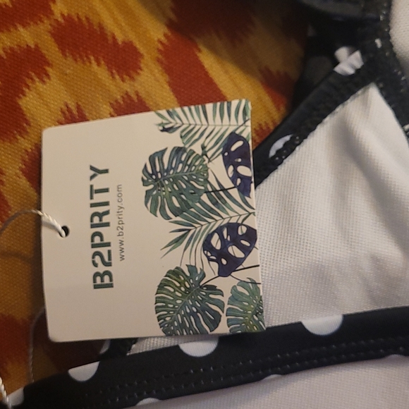 NWT Cute Polka Dot bathing suit - Picture 5 of 6